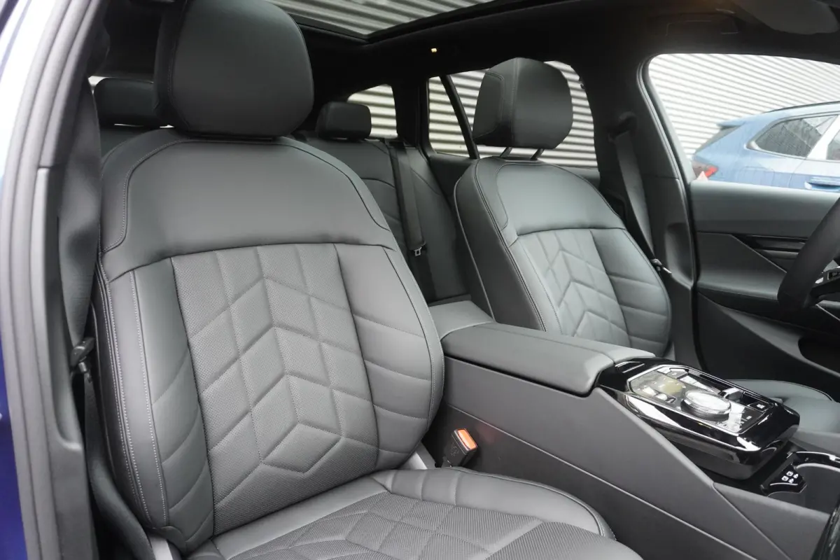 eDrive40 M Sportpakket | Comfort Pack | Trekhaak met elektrisch wegklapbare kogel | Glazen panoramadak | Driving Assistant Professional | Harman-Kardon sound system