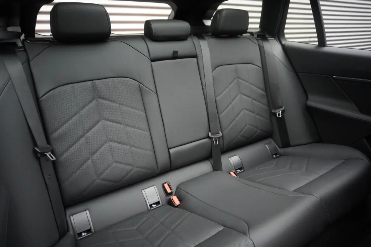 eDrive40 M Sportpakket | Comfort Pack | Trekhaak met elektrisch wegklapbare kogel | Glazen panoramadak | Driving Assistant Professional | Harman-Kardon sound system
