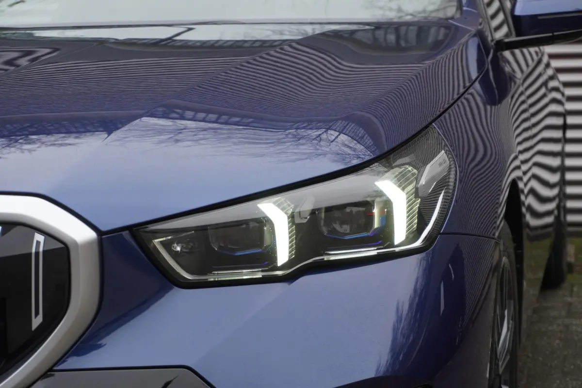 eDrive40 M Sportpakket | Comfort Pack | Trekhaak met elektrisch wegklapbare kogel | Glazen panoramadak | Driving Assistant Professional | Harman-Kardon sound system