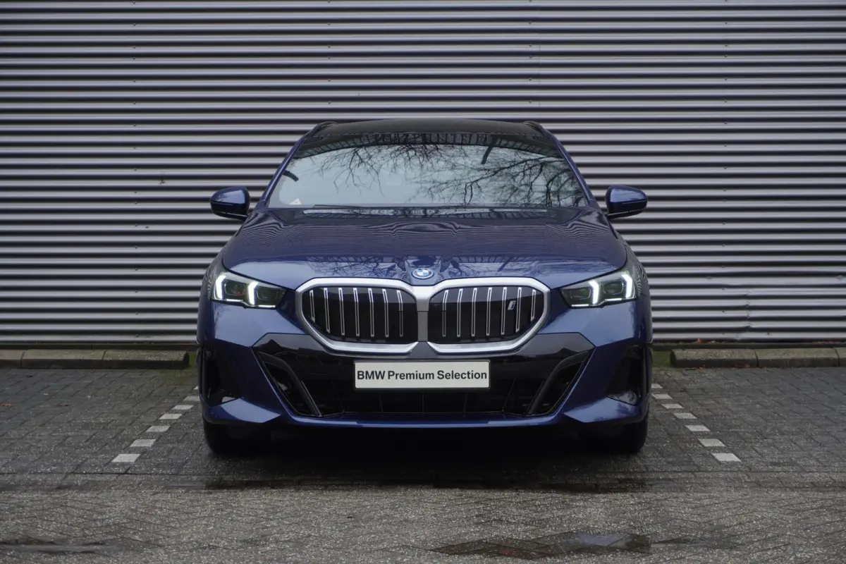 eDrive40 M Sportpakket | Comfort Pack | Trekhaak met elektrisch wegklapbare kogel | Glazen panoramadak | Driving Assistant Professional | Harman-Kardon sound system