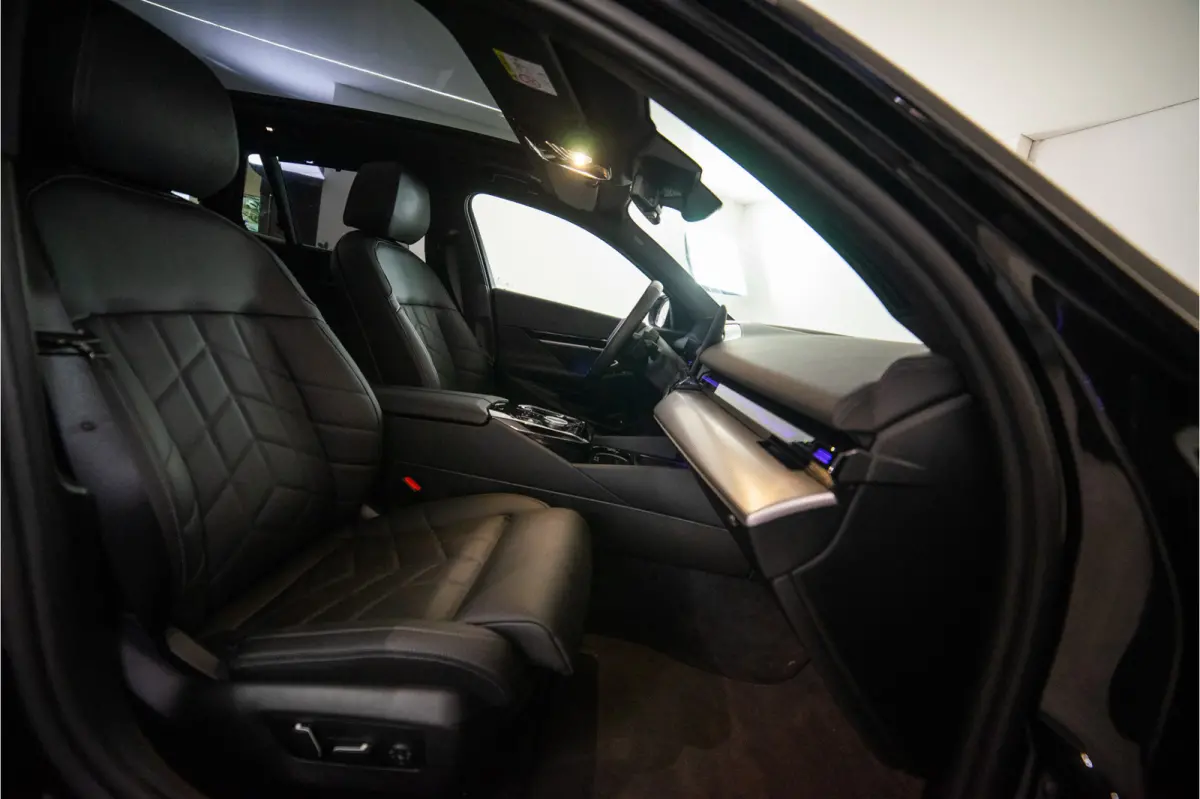 530e High Executive M Sport 300PK | Pano | H/K | Sfeer | Driving Ass. Pro | Fabrieksgarantie