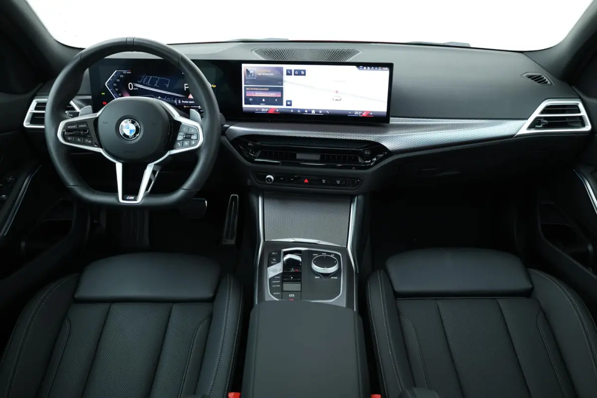 320i / M-Sportpakket / PDC / Achteruitrij Camera / Verwarmde Voorstoelen / Adaptieve Led / schuif-kanteldak /