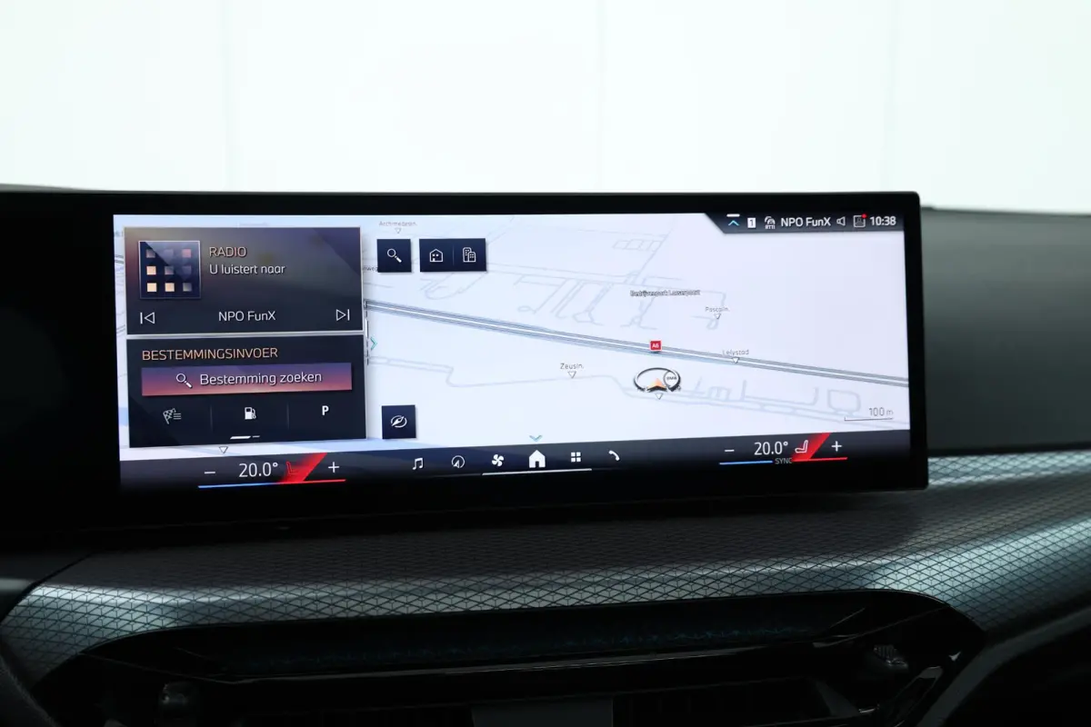 320i / M-Sportpakket / PDC / Achteruitrij Camera / Verwarmde Voorstoelen / Adaptieve Led / schuif-kanteldak /