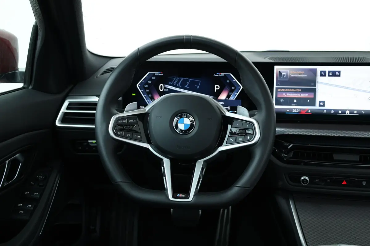 320i / M-Sportpakket / PDC / Achteruitrij Camera / Verwarmde Voorstoelen / Adaptieve Led / schuif-kanteldak /