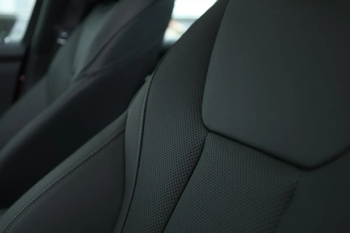 320i / M-Sportpakket / PDC / Achteruitrij Camera / Verwarmde Voorstoelen / Adaptieve Led / schuif-kanteldak /