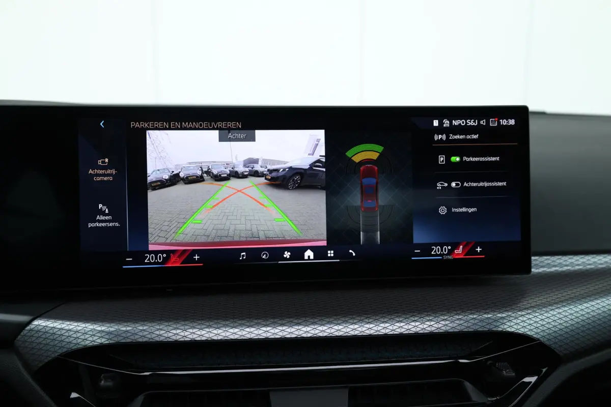 320i / M-Sportpakket / PDC / Achteruitrij Camera / Verwarmde Voorstoelen / Adaptieve Led / schuif-kanteldak /