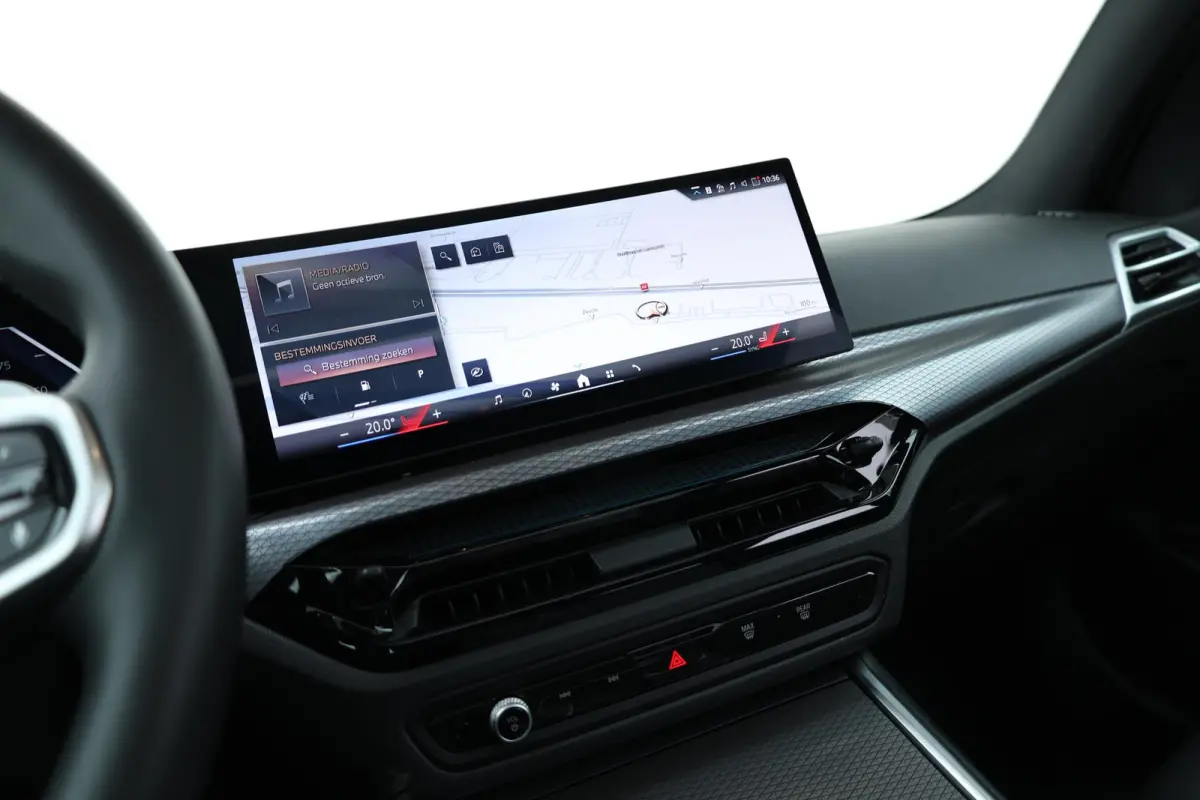 320i / M-Sportpakket / PDC / Achteruitrij Camera / Verwarmde Voorstoelen / Adaptieve Led / schuif-kanteldak /