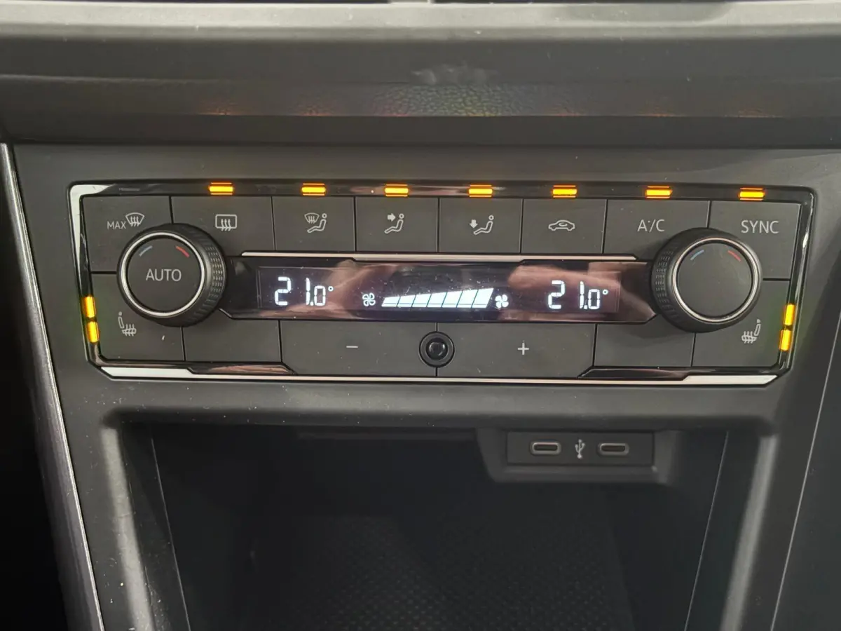1.0 TSI 110pk DSG Highline Navigatie Apple Carplay Android Auto Parkeersensoren Adaptive Cruise Control Stoelverwarming Getinte ramen Climatronic