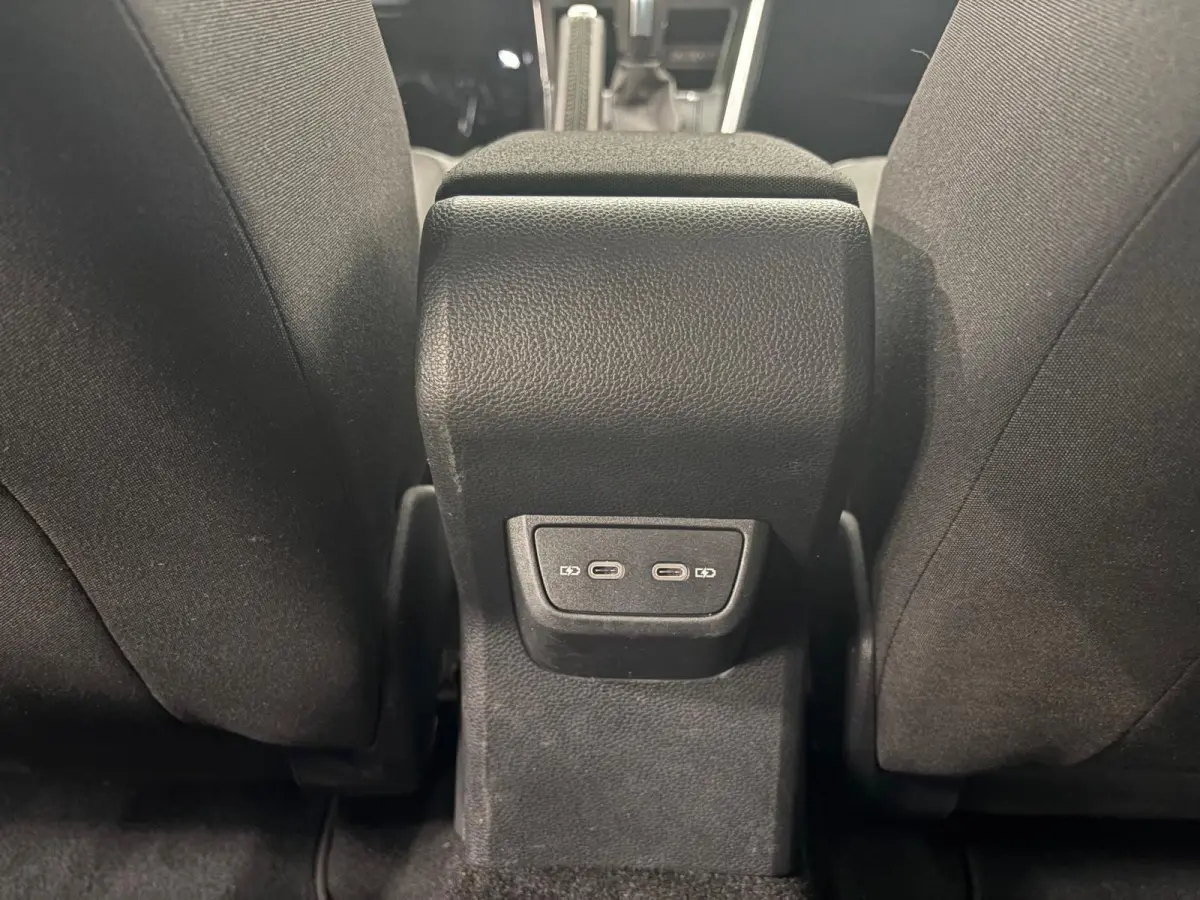 1.0 TSI 110pk DSG Highline Navigatie Apple Carplay Android Auto Parkeersensoren Adaptive Cruise Control Stoelverwarming Getinte ramen Climatronic
