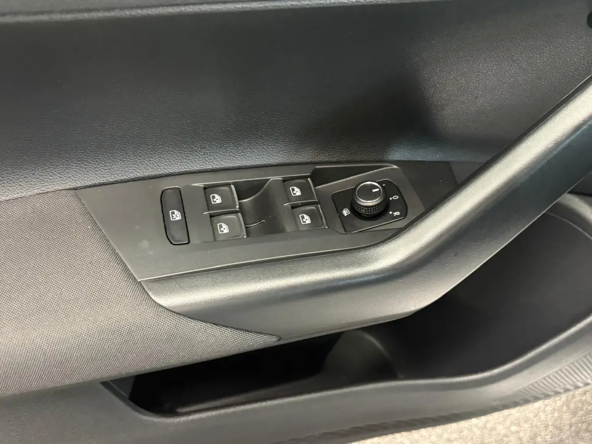 1.0 TSI 110pk DSG Highline Navigatie Apple Carplay Android Auto Parkeersensoren Adaptive Cruise Control Stoelverwarming Getinte ramen Climatronic