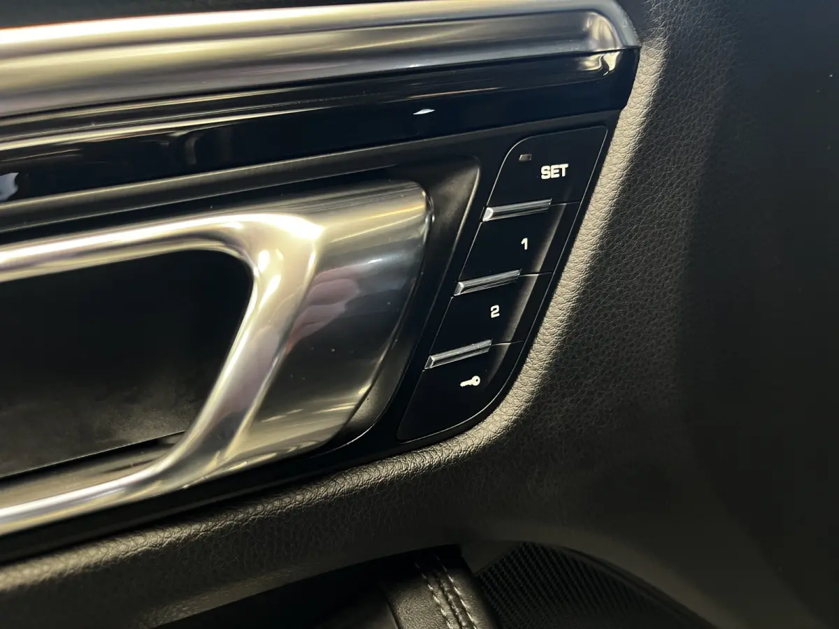3.0 S Bose, Navi, Pano, 21inch, Luchtvering