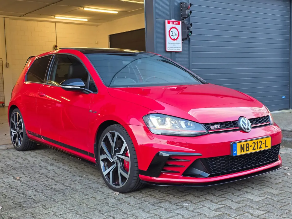 2.0 TSI GTI Clubsport / 265-360PK / NAP / UNIEK !! / NWE TURBO / PANO / DYNAUDIO / CAMERA / CARPLAY / '19 !