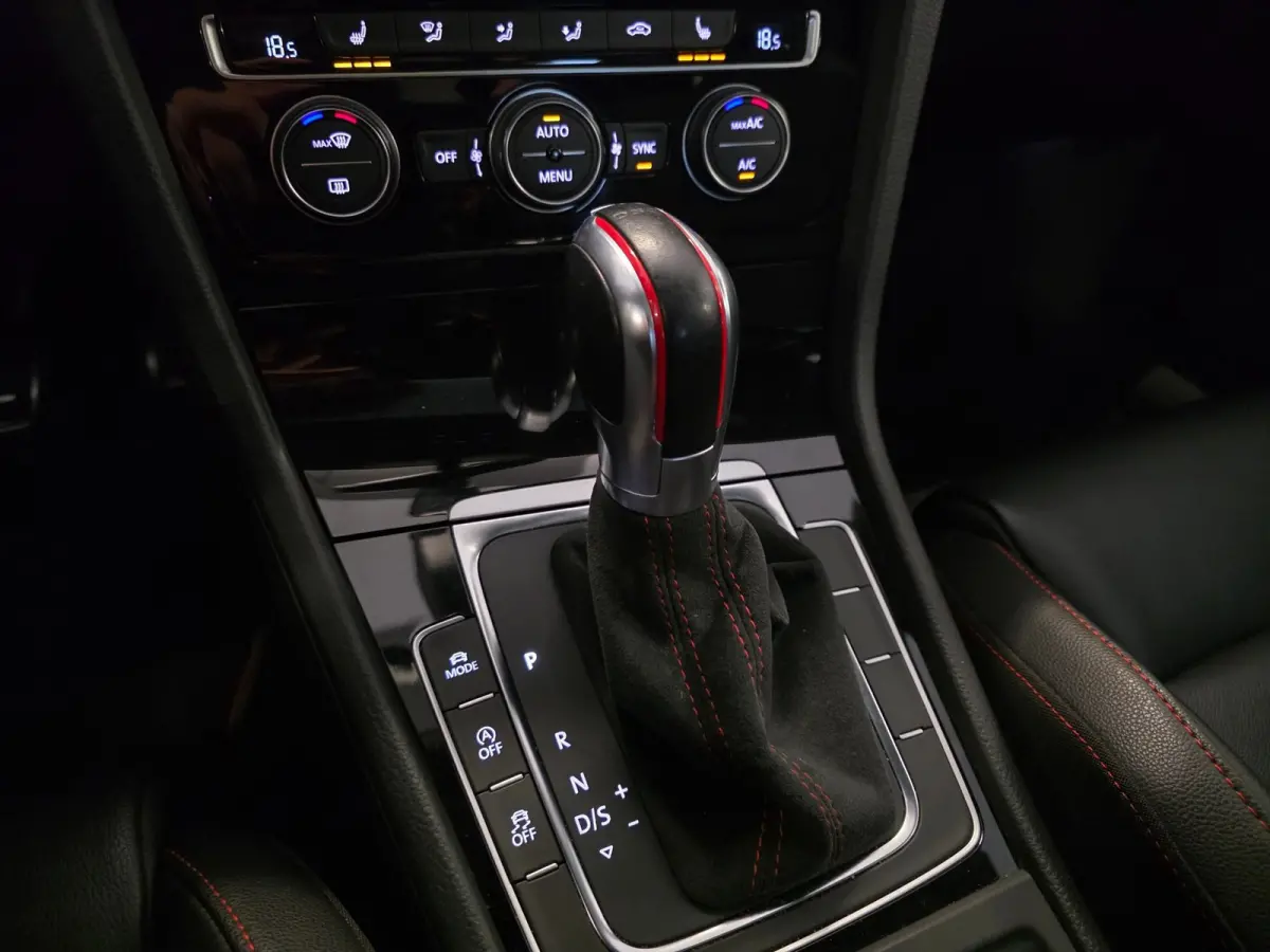 2.0 TSI GTI Clubsport / 265-360PK / NAP / UNIEK !! / NWE TURBO / PANO / DYNAUDIO / CAMERA / CARPLAY / '19 !