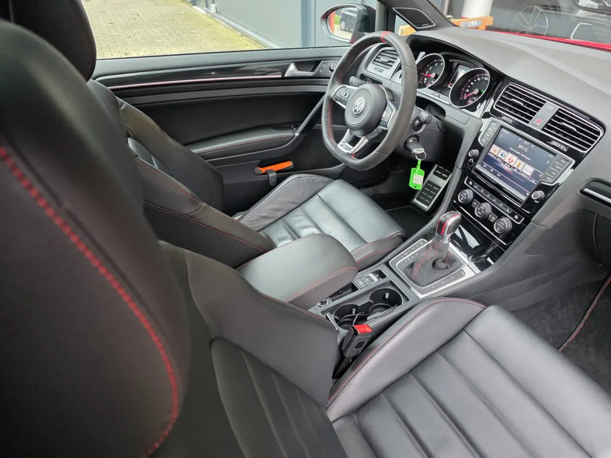 2.0 TSI GTI Clubsport / 265-360PK / NAP / UNIEK !! / NWE TURBO / PANO / DYNAUDIO / CAMERA / CARPLAY / '19 !