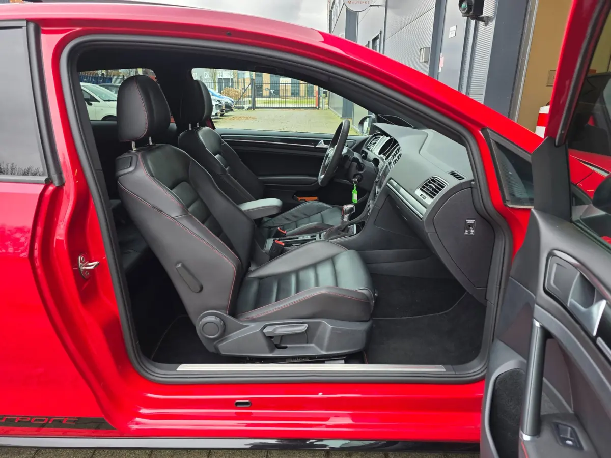 2.0 TSI GTI Clubsport / 265-360PK / NAP / UNIEK !! / NWE TURBO / PANO / DYNAUDIO / CAMERA / CARPLAY / '19 !