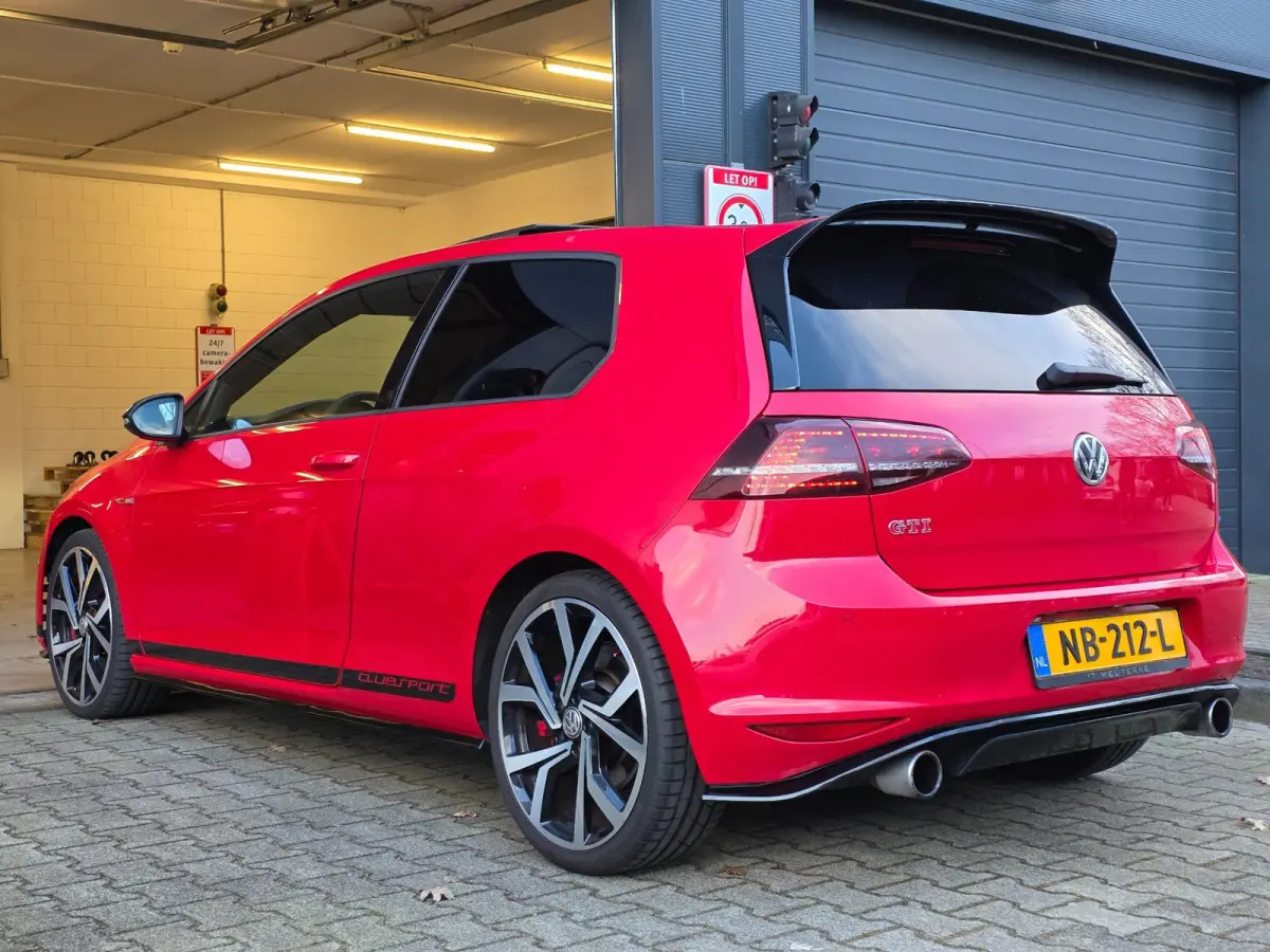 2.0 TSI GTI Clubsport / 265-360PK / NAP / UNIEK !! / NWE TURBO / PANO / DYNAUDIO / CAMERA / CARPLAY / '19 !