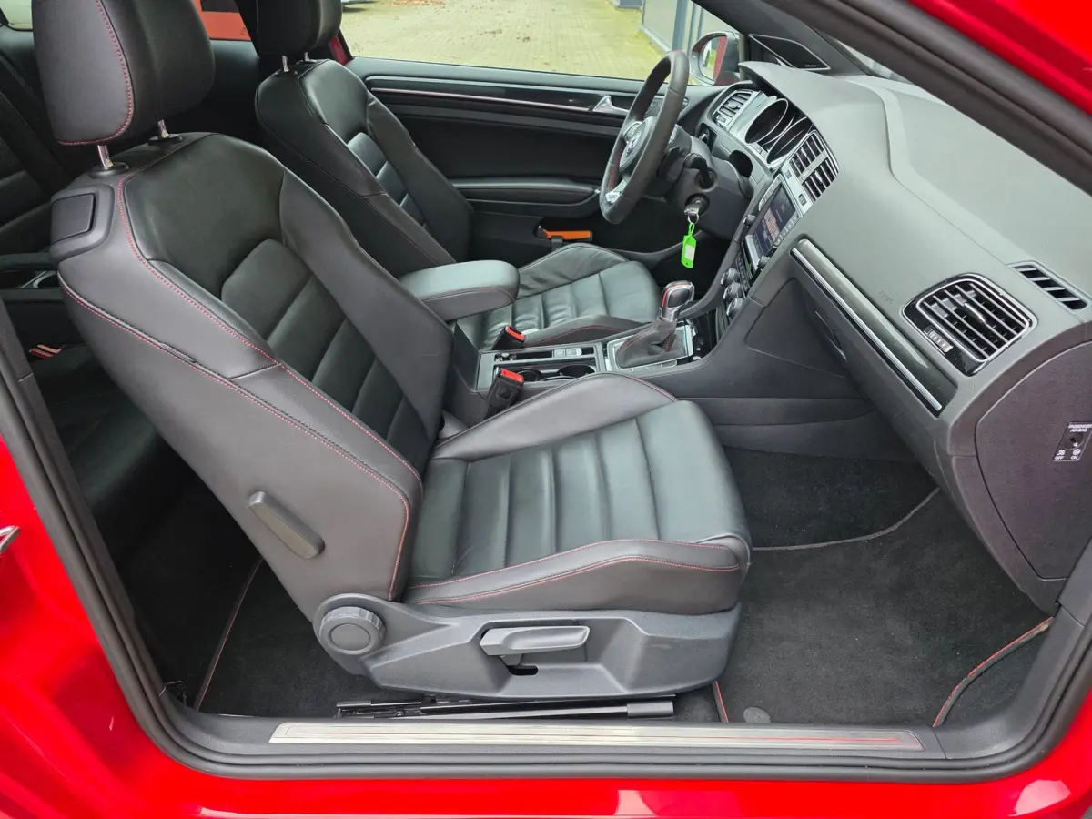2.0 TSI GTI Clubsport / 265-360PK / NAP / UNIEK !! / NWE TURBO / PANO / DYNAUDIO / CAMERA / CARPLAY / '19 !
