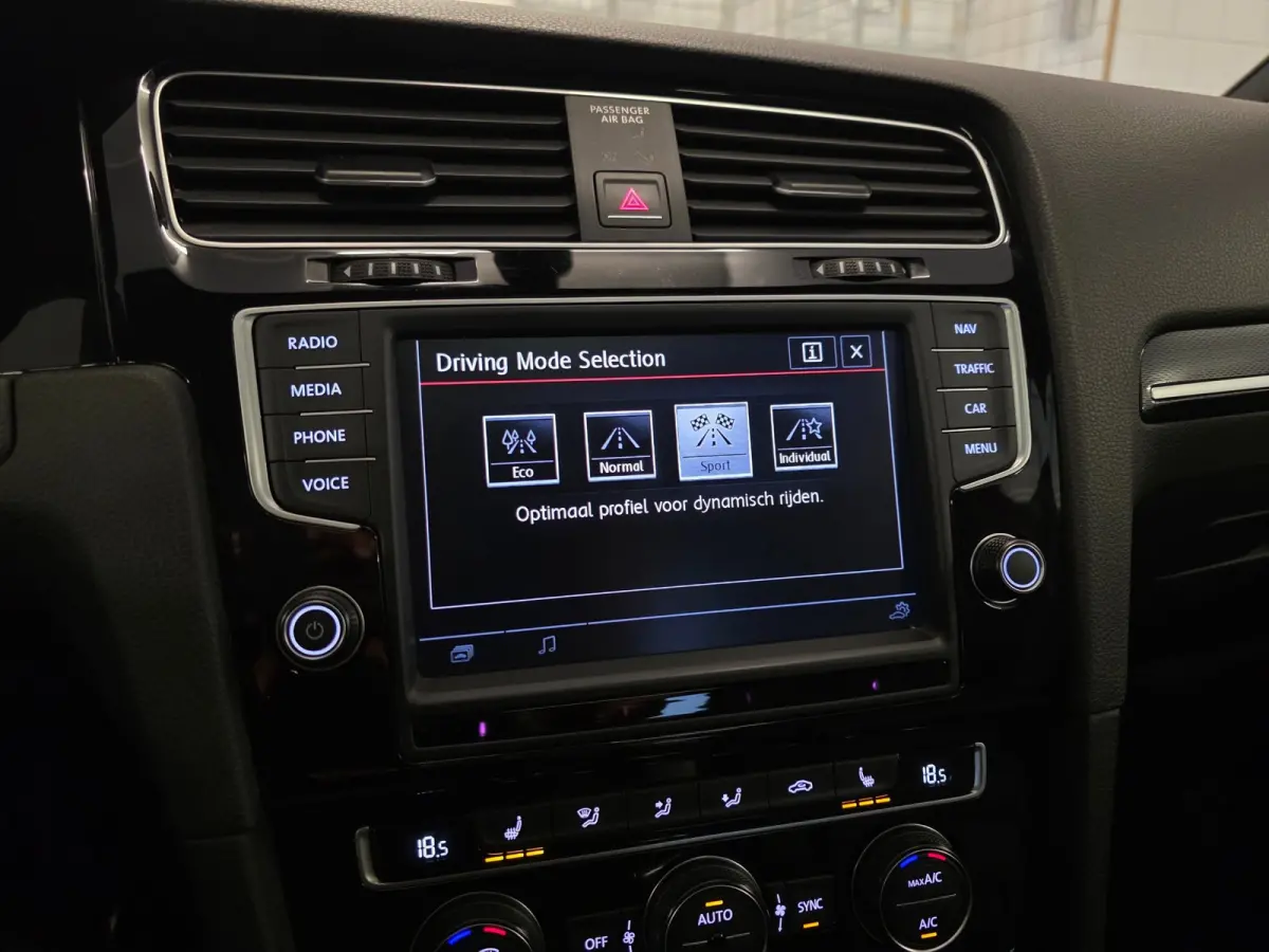 2.0 TSI GTI Clubsport / 265-360PK / NAP / UNIEK !! / NWE TURBO / PANO / DYNAUDIO / CAMERA / CARPLAY / '19 !