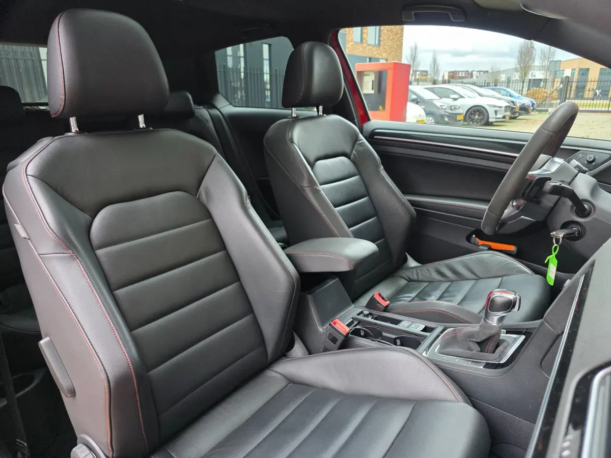 2.0 TSI GTI Clubsport / 265-360PK / NAP / UNIEK !! / NWE TURBO / PANO / DYNAUDIO / CAMERA / CARPLAY / '19 !
