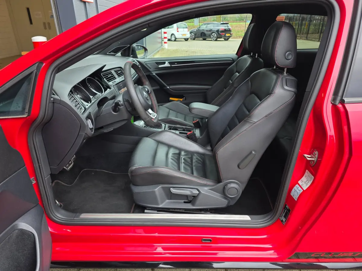 2.0 TSI GTI Clubsport / 265-360PK / NAP / UNIEK !! / NWE TURBO / PANO / DYNAUDIO / CAMERA / CARPLAY / '19 !