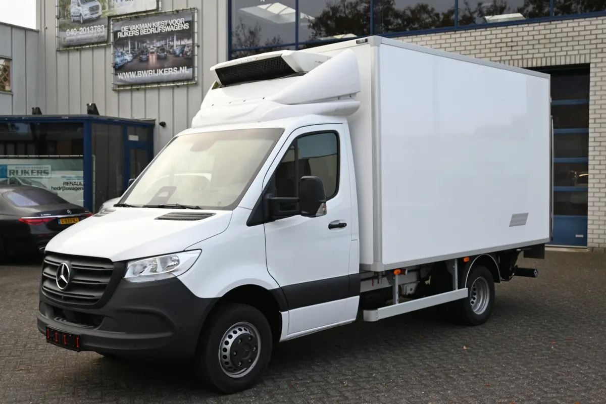 517 CDI Koel-vries Bakwagen met laadklep Thermoking V500 Max D/N koeling