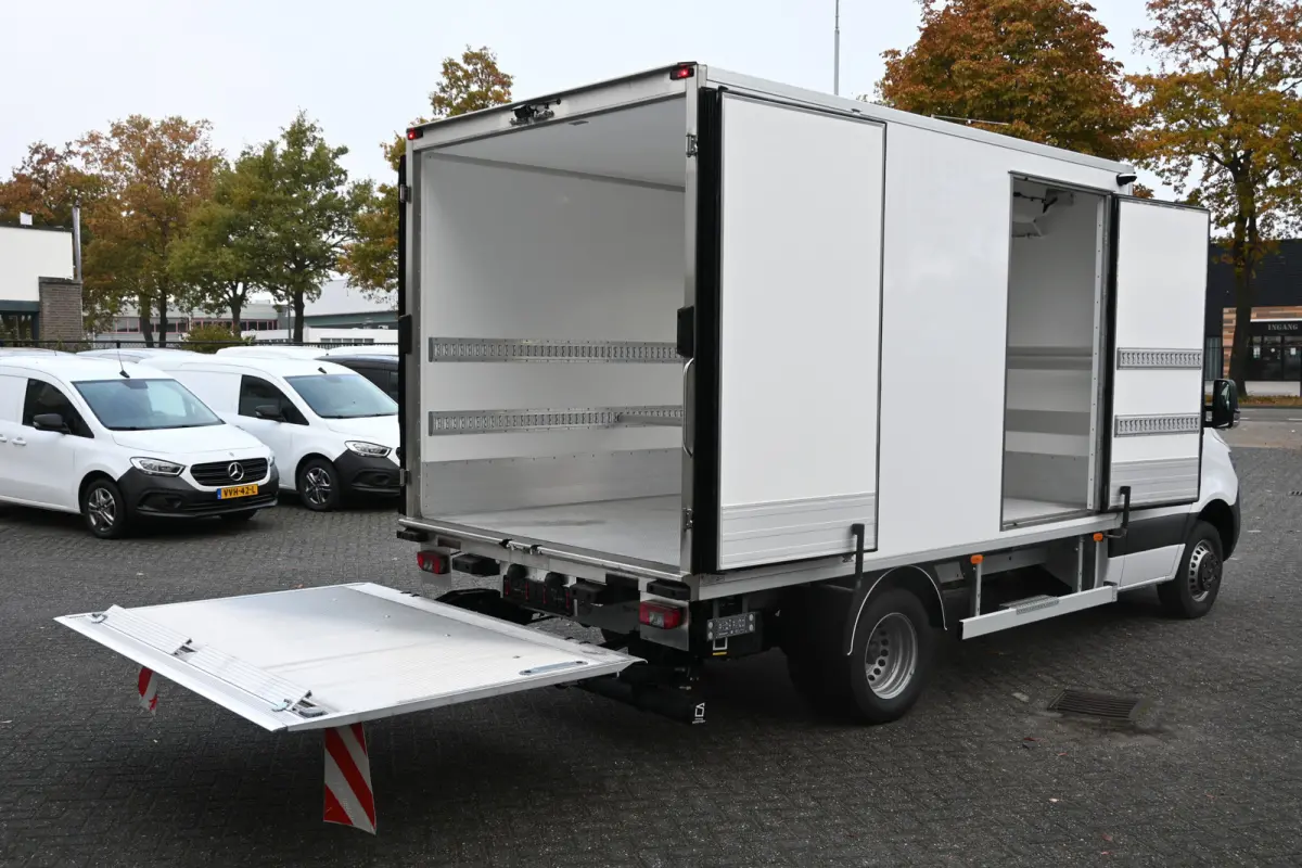 517 CDI Koel-vries Bakwagen met laadklep Thermoking V500 Max D/N koeling