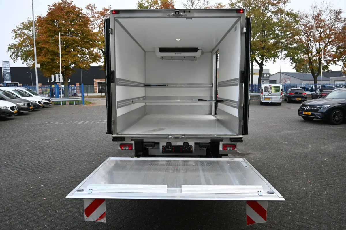 517 CDI Koel-vries Bakwagen met laadklep Thermoking V500 Max D/N koeling