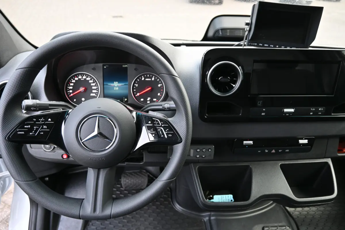 517 CDI Koel-vries Bakwagen met laadklep Thermoking V500 Max D/N koeling