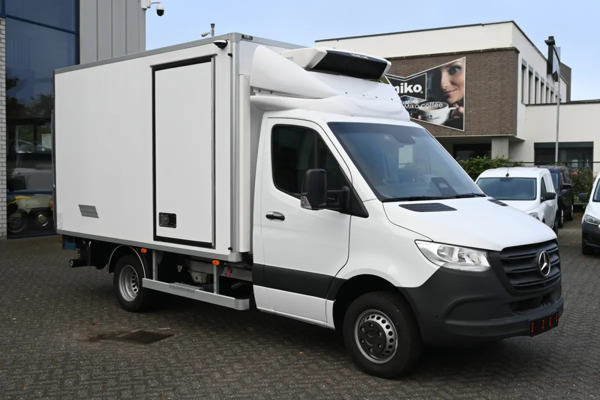 517 CDI Koel-vries Bakwagen met laadklep Thermoking V500 Max D/N koeling