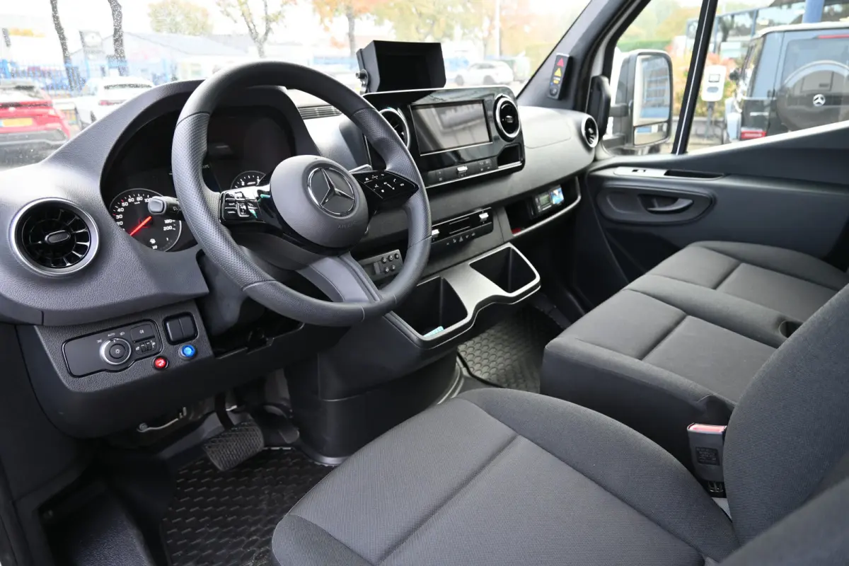 517 CDI Koel-vries Bakwagen met laadklep Thermoking V500 Max D/N koeling