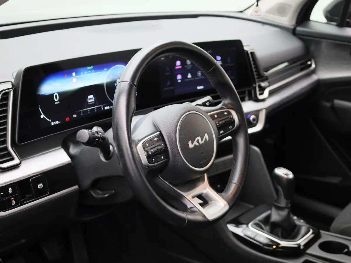 1.6 T-GDi MHEV DynamicLine | LMV | Parkeer sensoren | Virtual cockpit | Navigatie | Climate control | Camera | Bluetooth | Cruise control