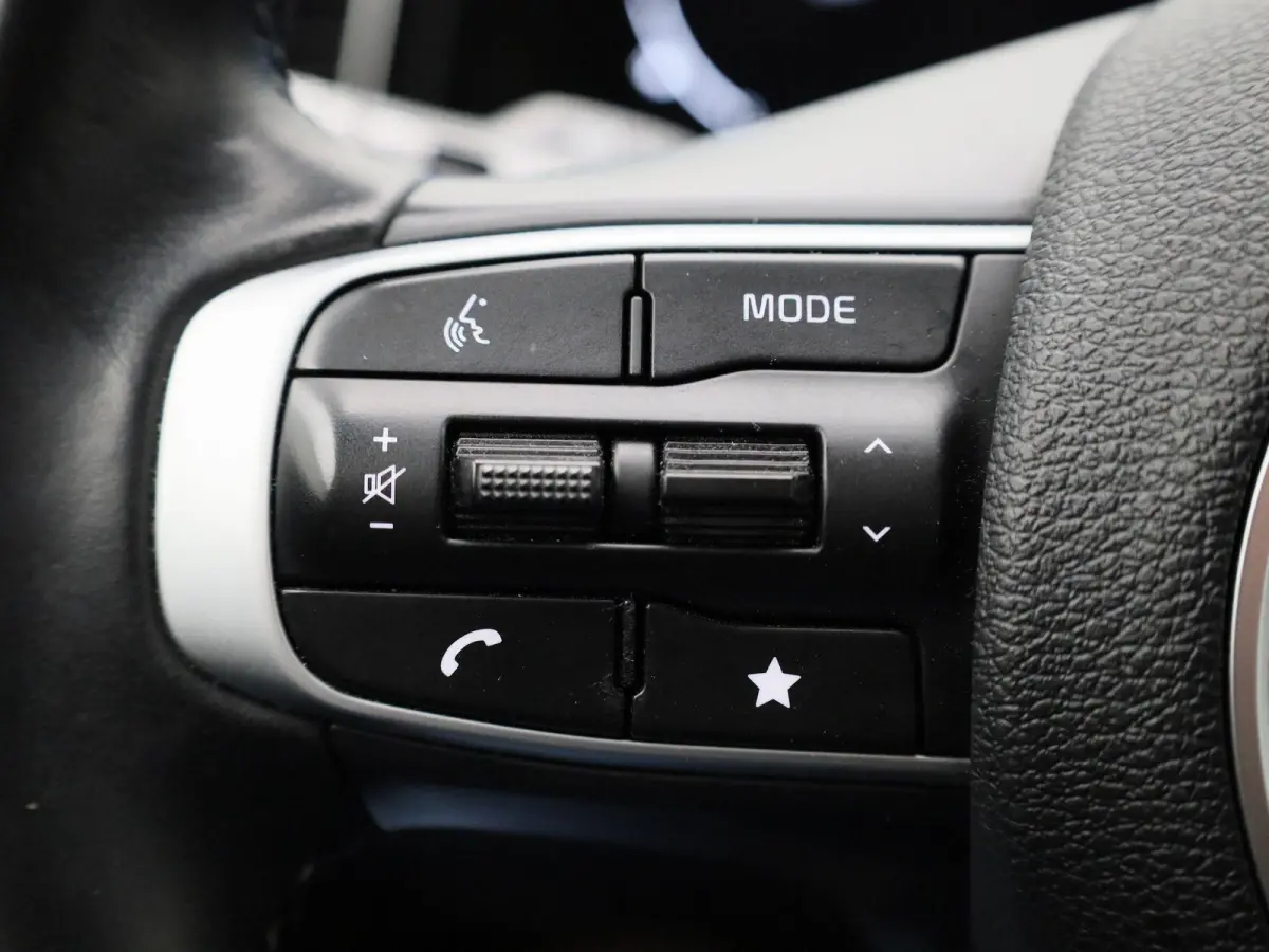 1.6 T-GDi MHEV DynamicLine | LMV | Parkeer sensoren | Virtual cockpit | Navigatie | Climate control | Camera | Bluetooth | Cruise control