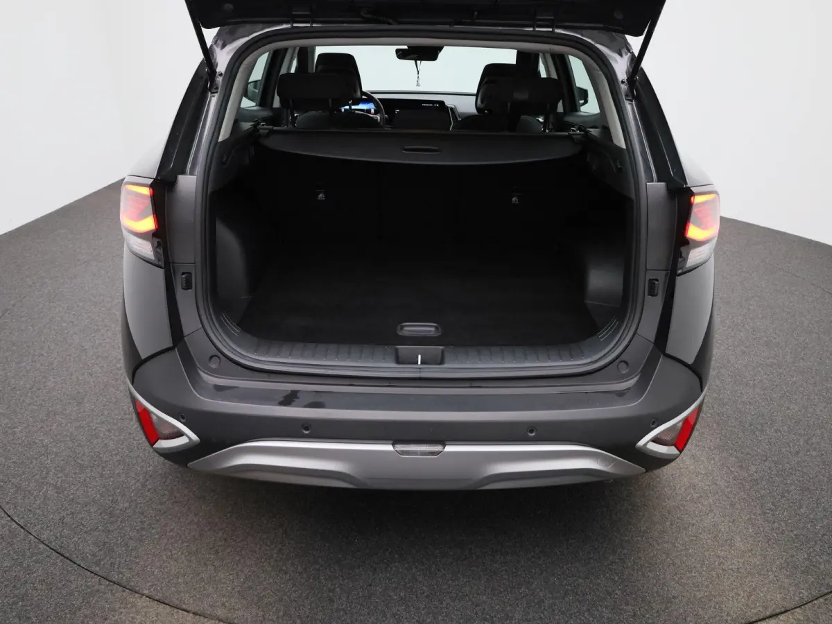 1.6 T-GDi MHEV DynamicLine | LMV | Parkeer sensoren | Virtual cockpit | Navigatie | Climate control | Camera | Bluetooth | Cruise control