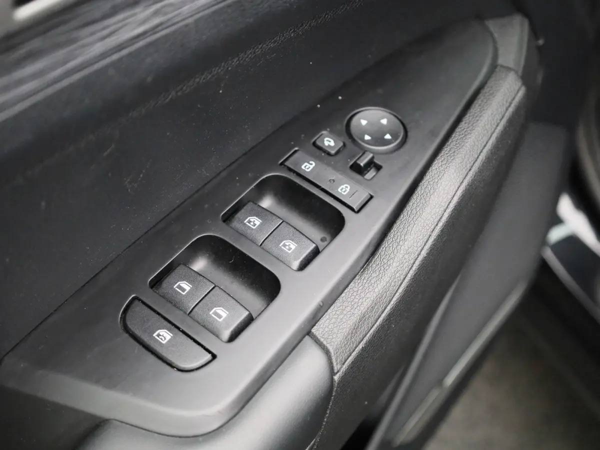 1.6 T-GDi MHEV DynamicLine | LMV | Parkeer sensoren | Virtual cockpit | Navigatie | Climate control | Camera | Bluetooth | Cruise control