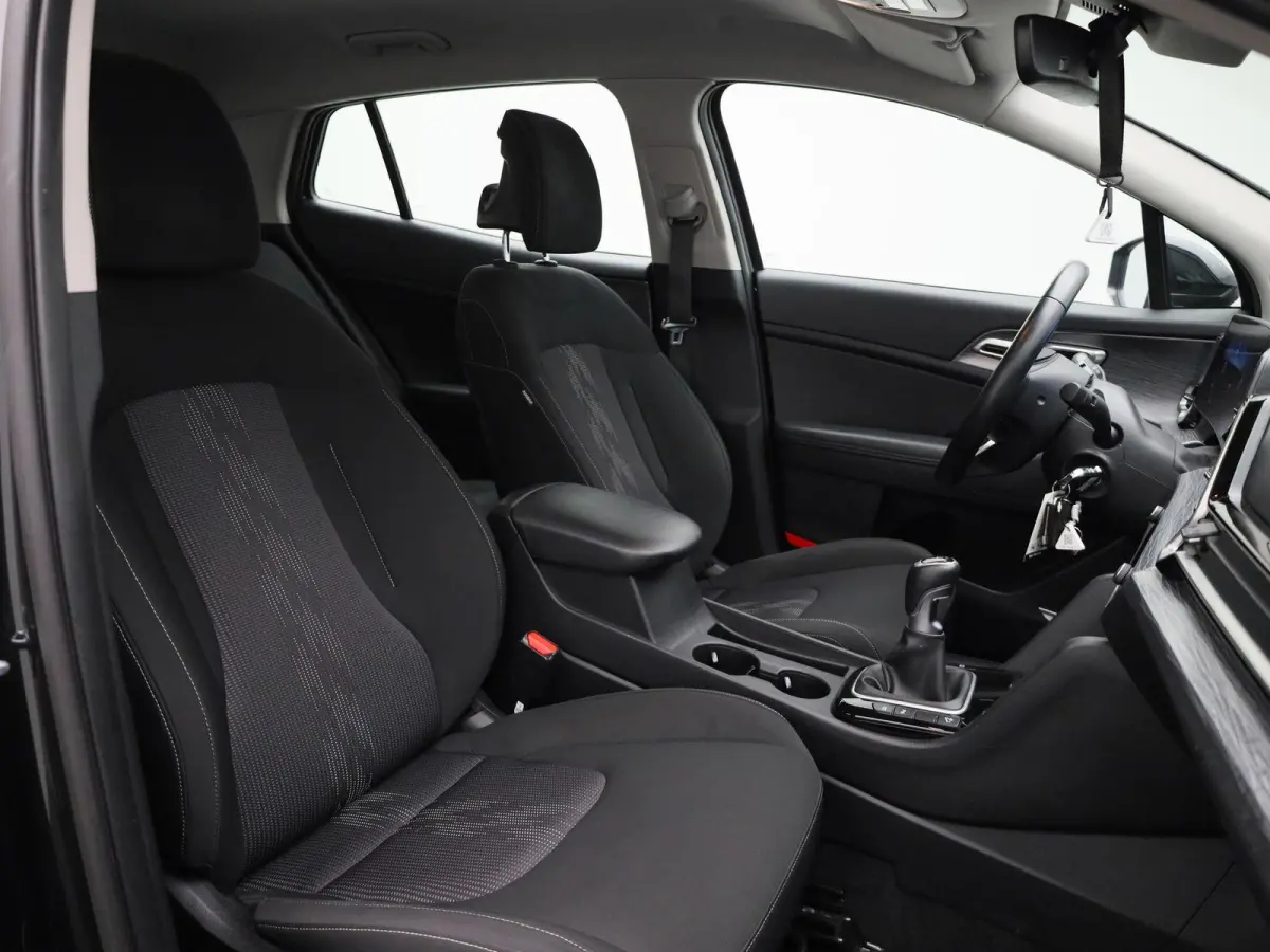 1.6 T-GDi MHEV DynamicLine | LMV | Parkeer sensoren | Virtual cockpit | Navigatie | Climate control | Camera | Bluetooth | Cruise control