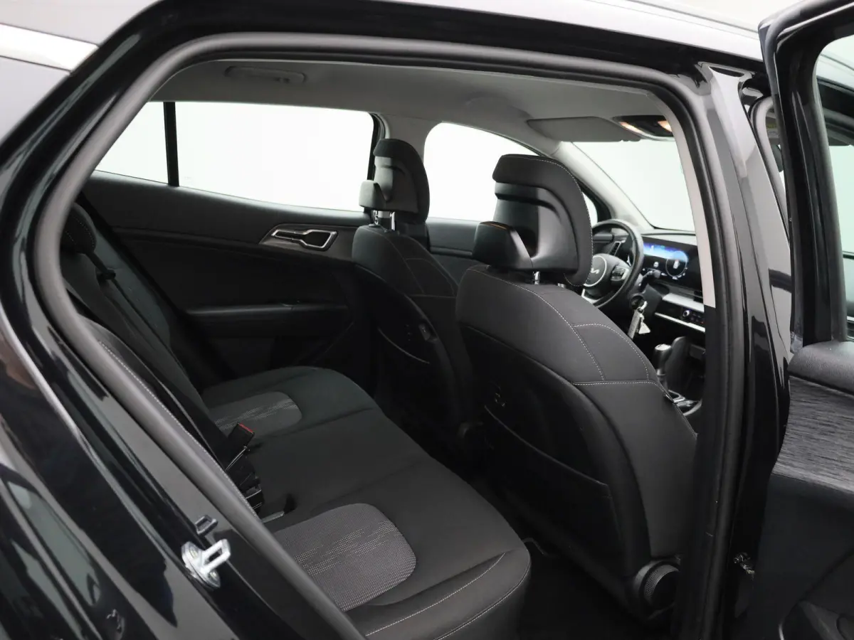 1.6 T-GDi MHEV DynamicLine | LMV | Parkeer sensoren | Virtual cockpit | Navigatie | Climate control | Camera | Bluetooth | Cruise control