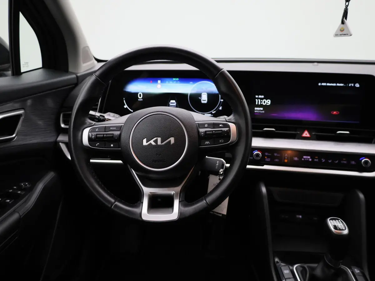 1.6 T-GDi MHEV DynamicLine | LMV | Parkeer sensoren | Virtual cockpit | Navigatie | Climate control | Camera | Bluetooth | Cruise control