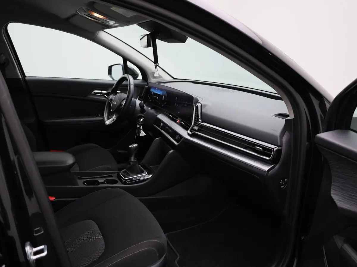 1.6 T-GDi MHEV DynamicLine | LMV | Parkeer sensoren | Virtual cockpit | Navigatie | Climate control | Camera | Bluetooth | Cruise control