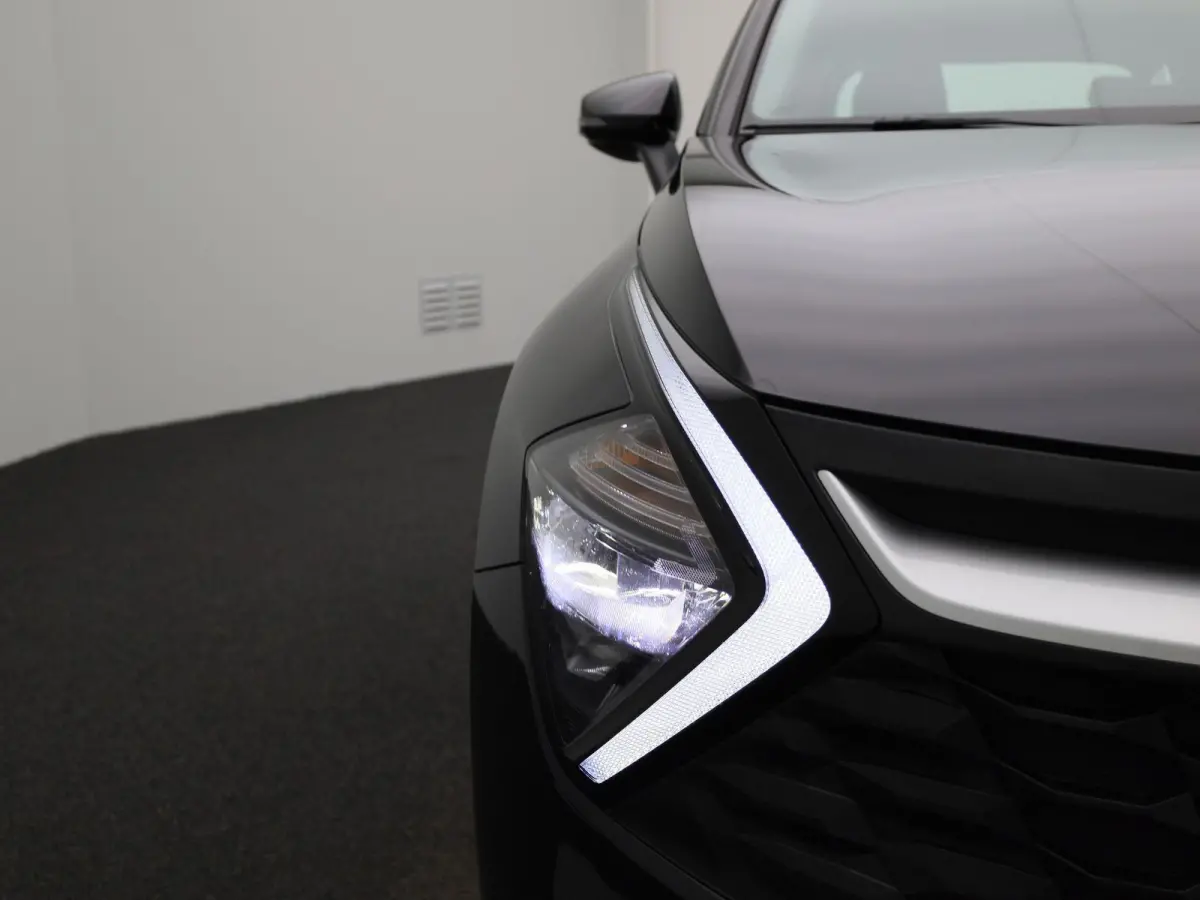 1.6 T-GDi MHEV DynamicLine | LMV | Parkeer sensoren | Virtual cockpit | Navigatie | Climate control | Camera | Bluetooth | Cruise control