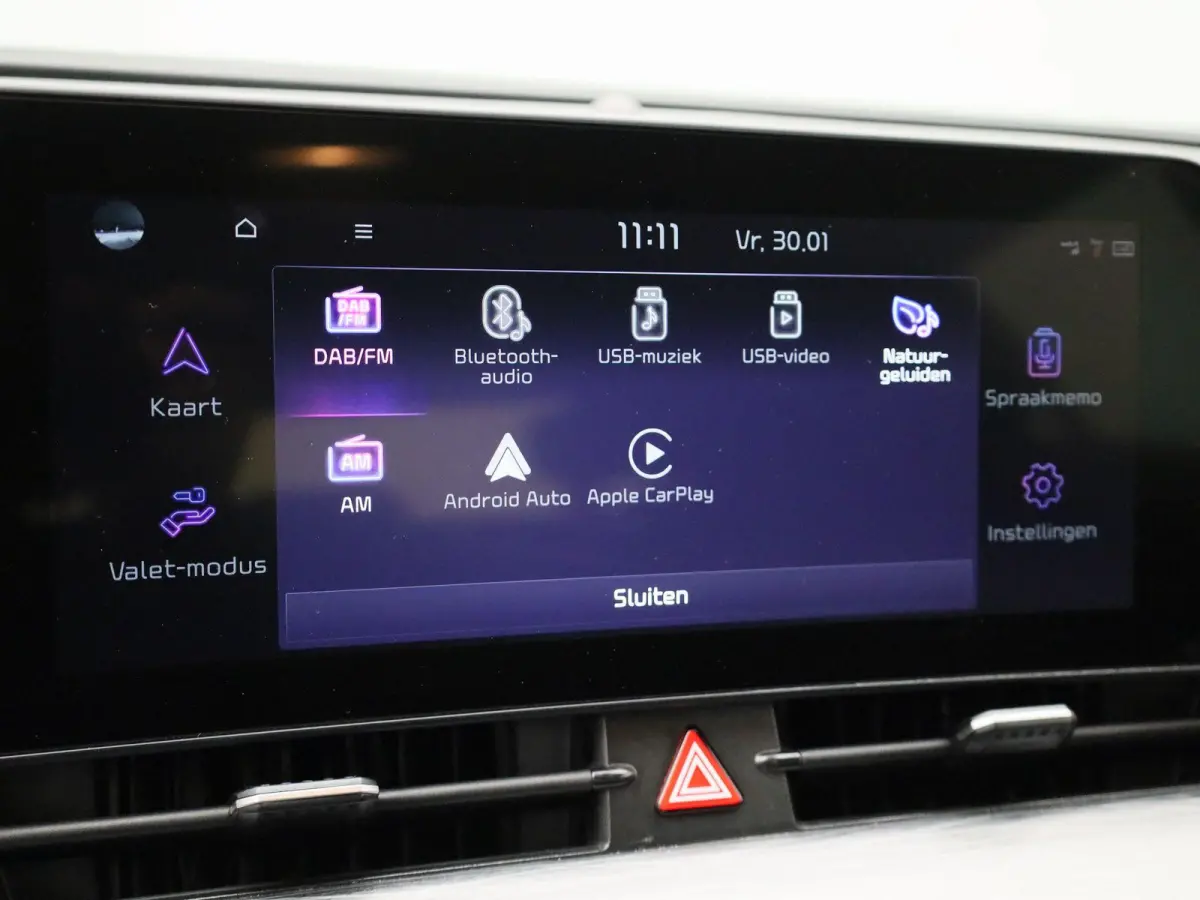 1.6 T-GDi MHEV DynamicLine | LMV | Parkeer sensoren | Virtual cockpit | Navigatie | Climate control | Camera | Bluetooth | Cruise control
