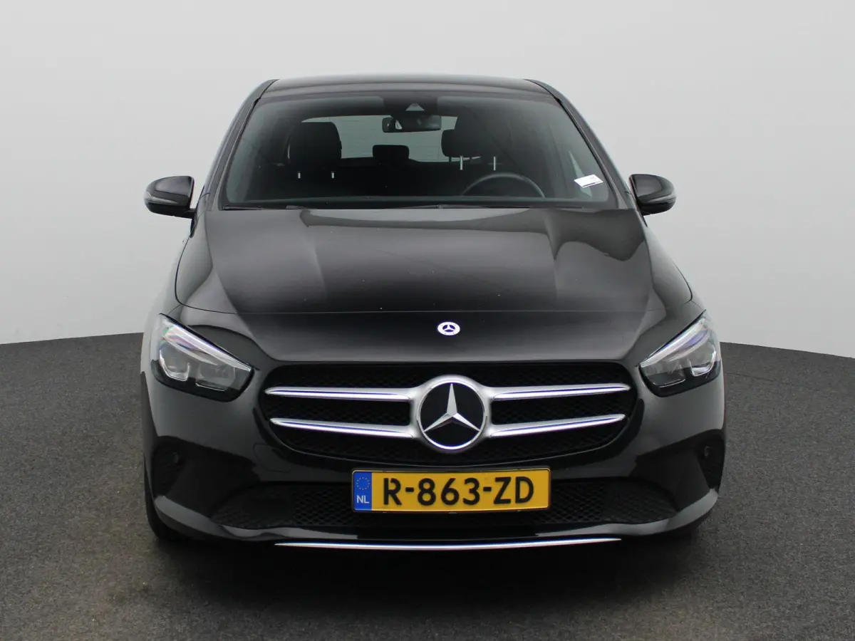 180 Business Line AUTOMAAT | NAVIGATIE | WIDESCREEN | CAMERA | CRUISE | CLIMA | PDC | LMV | SPORSTOELEN | HALF LEER | ELEKTRISCHE KOFFERKLEP | STOELVERWARMING | 12 MAANDEN BOVAG GARANTIE |