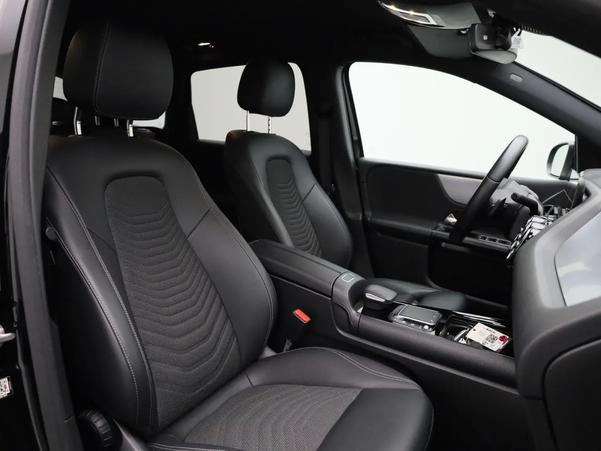 180 Business Line AUTOMAAT | NAVIGATIE | WIDESCREEN | CAMERA | CRUISE | CLIMA | PDC | LMV | SPORSTOELEN | HALF LEER | ELEKTRISCHE KOFFERKLEP | STOELVERWARMING | 12 MAANDEN BOVAG GARANTIE |