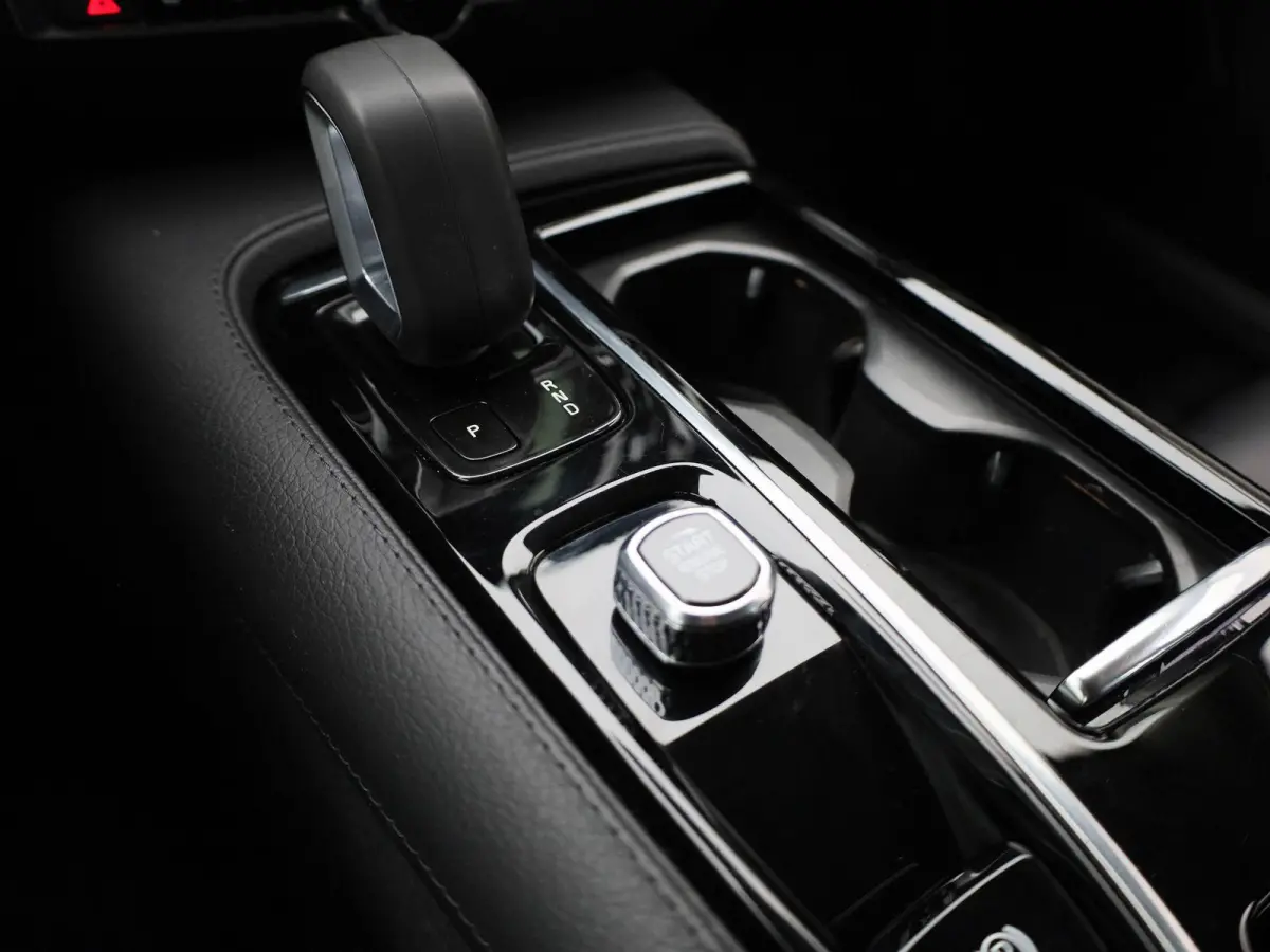 2.0 T6 Recharge AWD Inscription Expression | Stoel + Stuurverwarming | Achteruitrijcamera | Carplay | Virtual | Lane Assist |