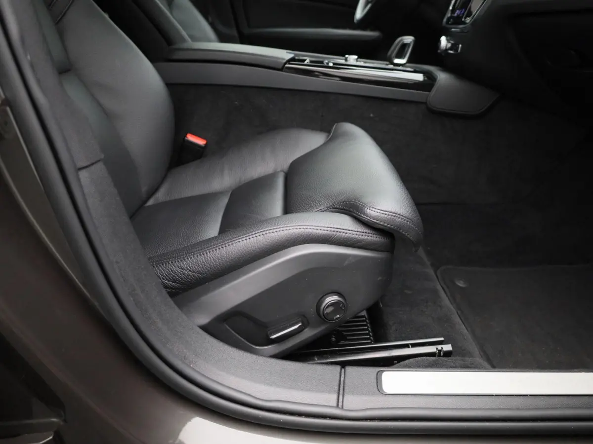 2.0 T6 Recharge AWD Inscription Expression | Stoel + Stuurverwarming | Achteruitrijcamera | Carplay | Virtual | Lane Assist |