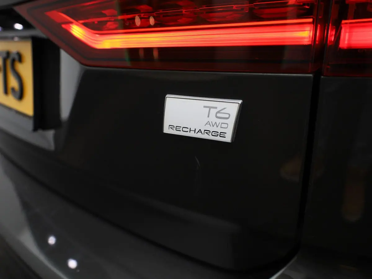 2.0 T6 Recharge AWD Inscription Expression | Stoel + Stuurverwarming | Achteruitrijcamera | Carplay | Virtual | Lane Assist |