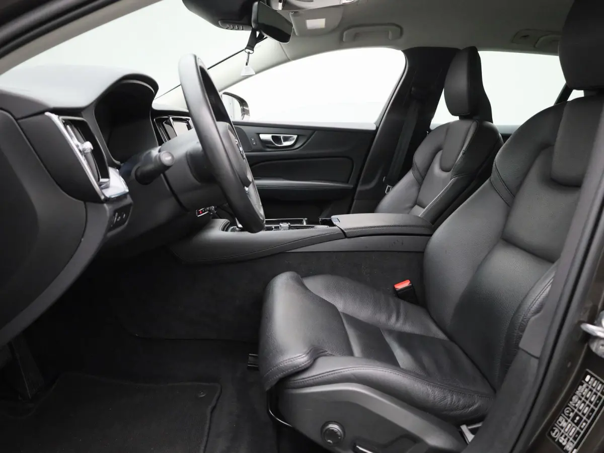 2.0 T6 Recharge AWD Inscription Expression | Stoel + Stuurverwarming | Achteruitrijcamera | Carplay | Virtual | Lane Assist |