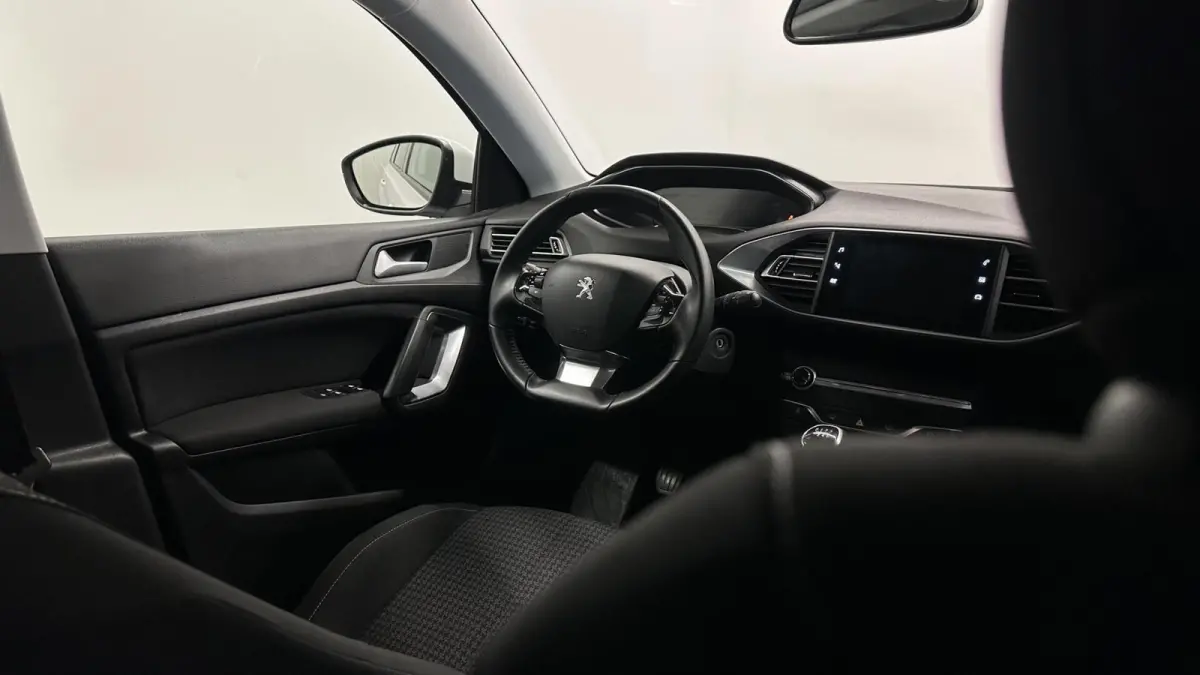 1.2 PureTech Active Pack TREKHAAK NACI LM CARPLAY.