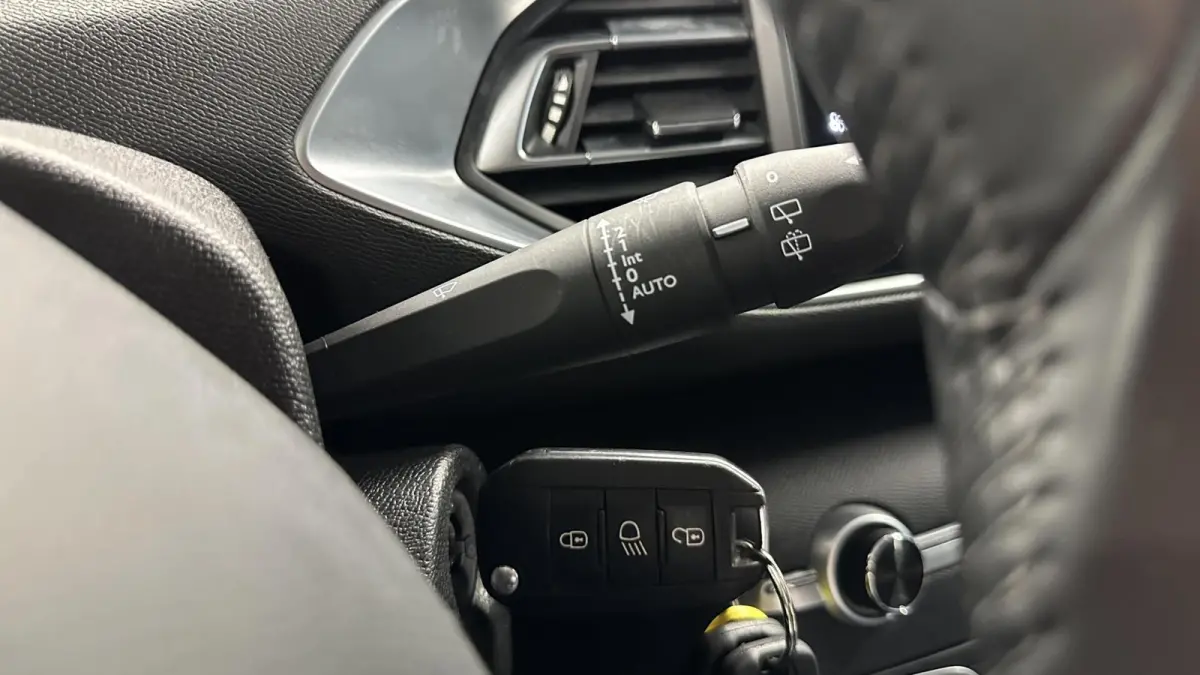 1.2 PureTech Active Pack TREKHAAK NACI LM CARPLAY.