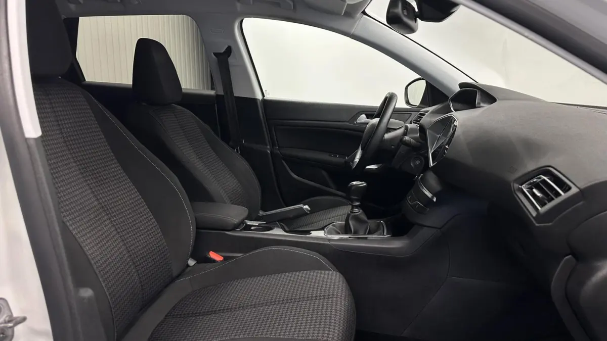 1.2 PureTech Active Pack TREKHAAK NACI LM CARPLAY.
