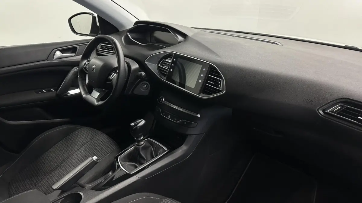 1.2 PureTech Active Pack TREKHAAK NACI LM CARPLAY.